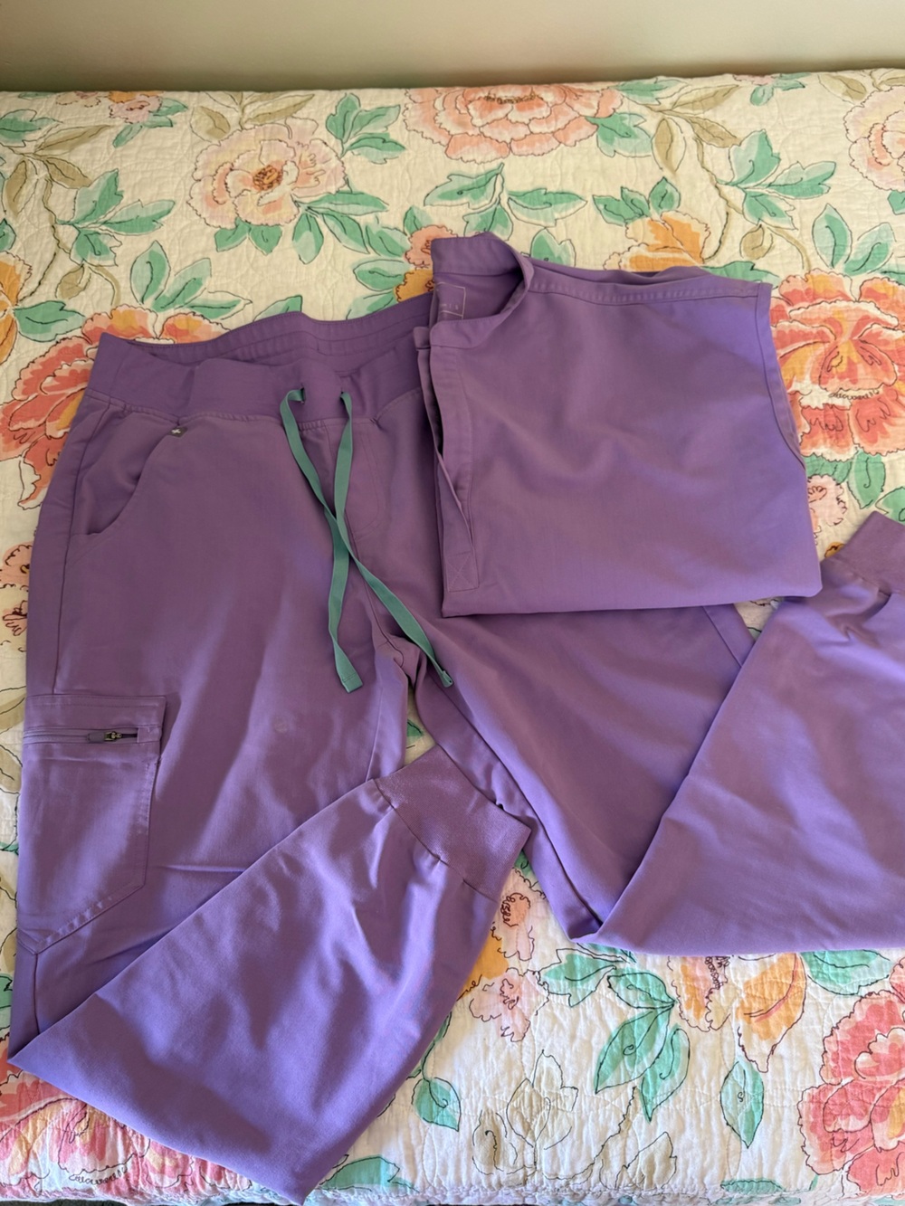 FIGS Scrub Set